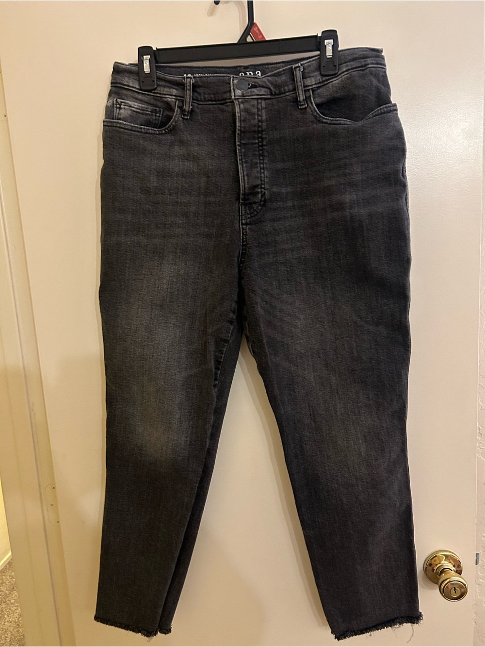a.n.a women's Slim Straight Faded Black Jeans